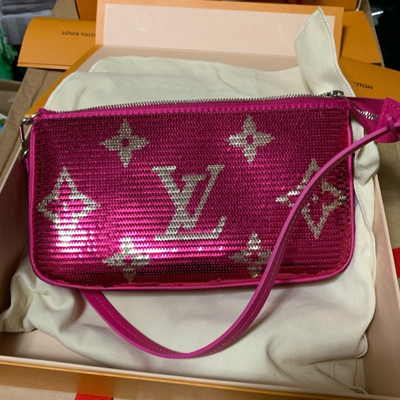 1️⃣2️⃣0️⃣0️⃣ Brand new authentic Louis Vuitton pouchette - Picture 6 of 7